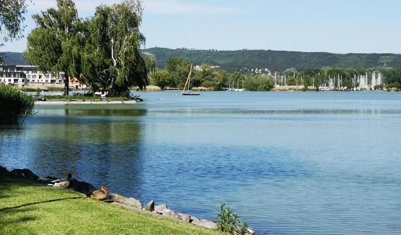 Mediterrania Apartment Кестхей Экстерьер фото