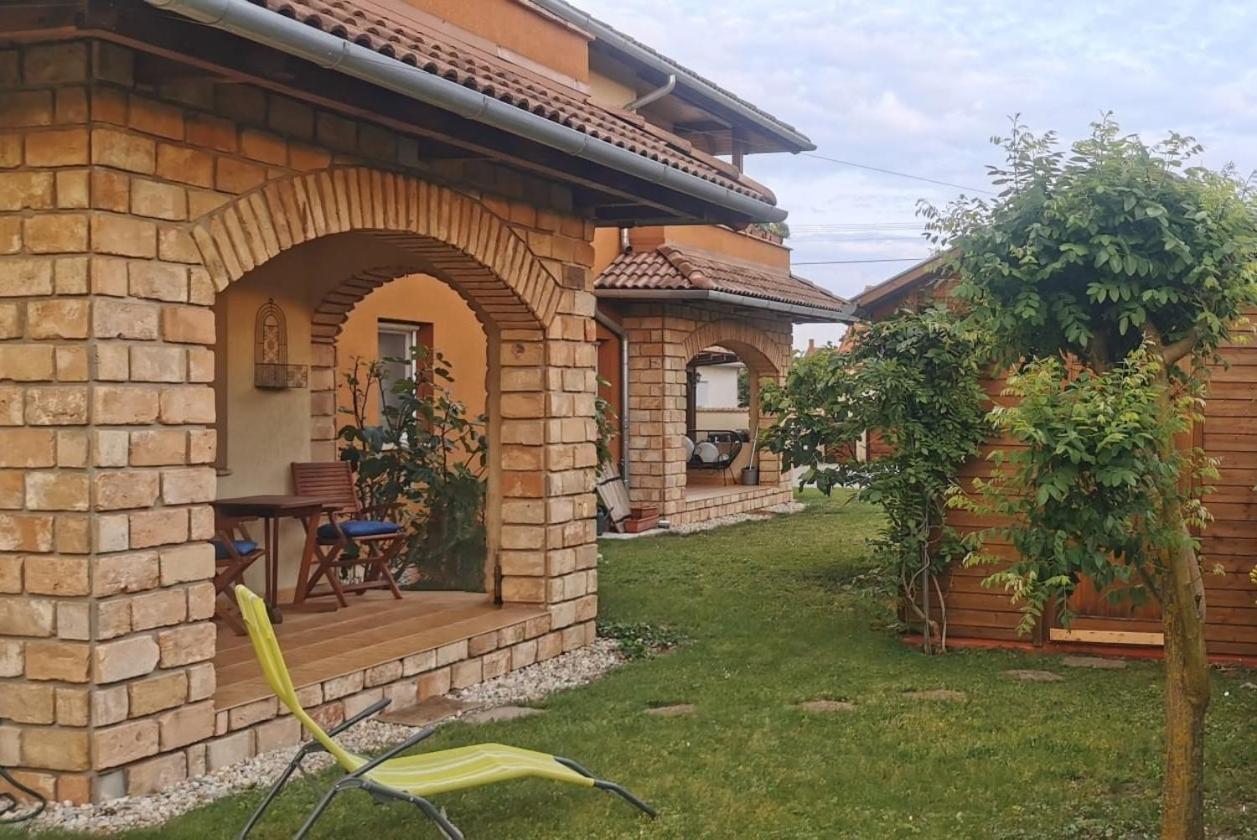 Mediterrania Apartment Кестхей Экстерьер фото