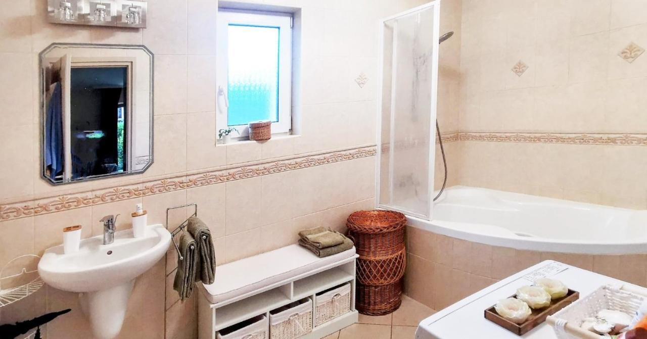 Mediterrania Apartment Кестхей Экстерьер фото