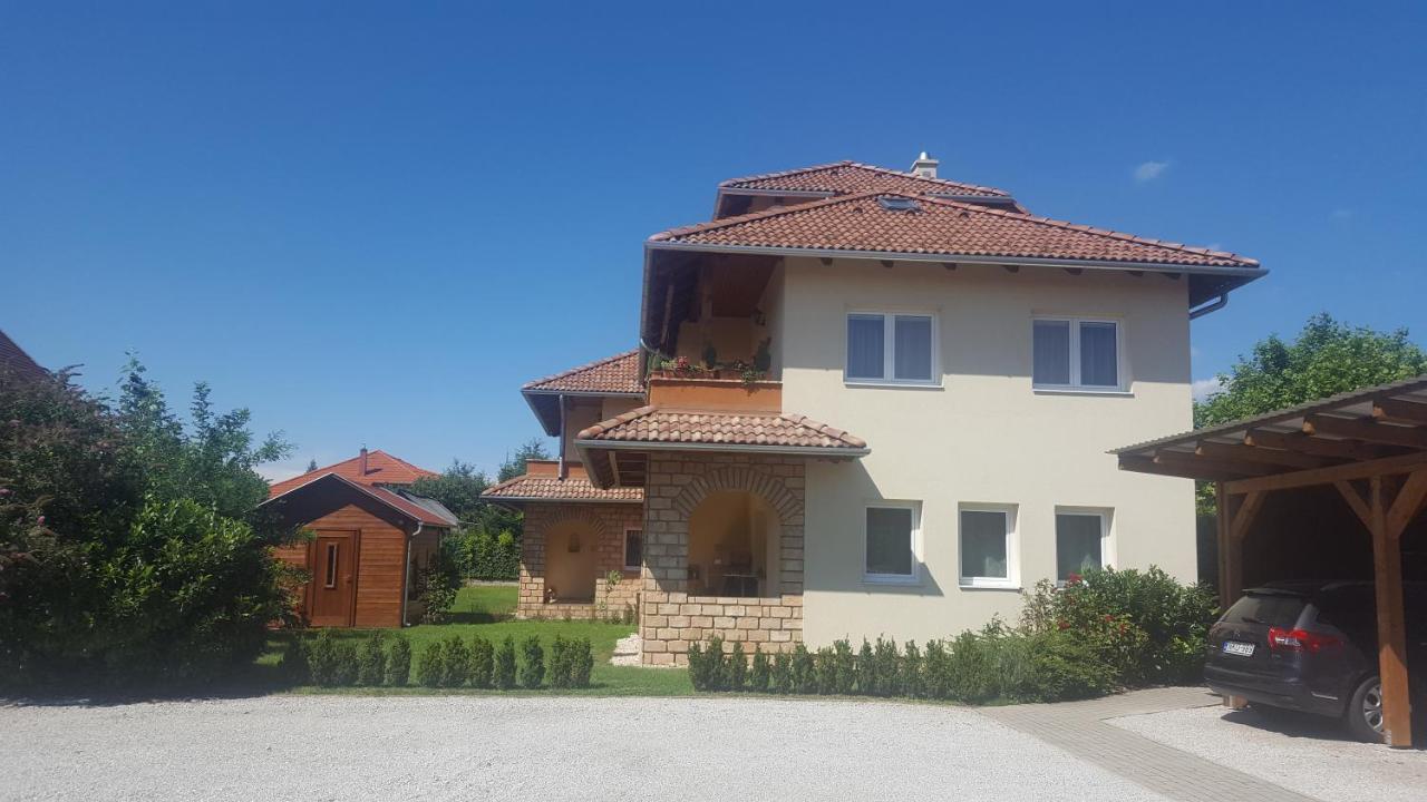 Mediterrania Apartment Кестхей Экстерьер фото